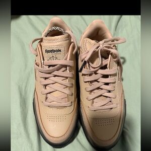 Reebok Classic Women/Youth Beige Sneakers